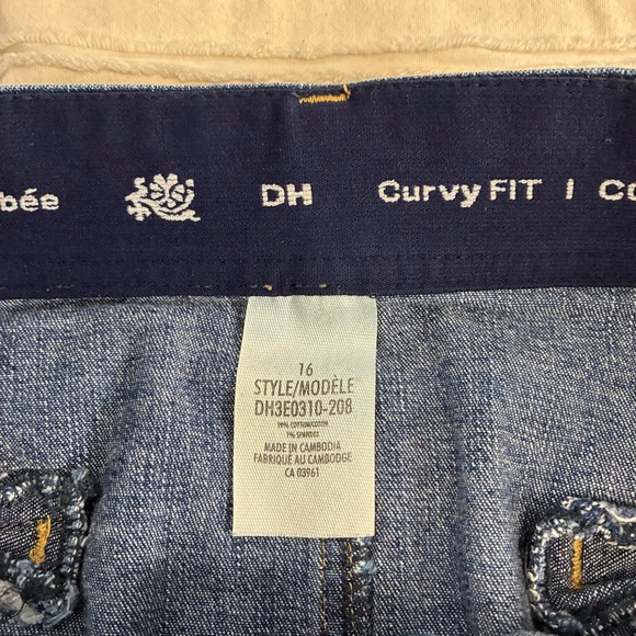 DH Denver Hayes Denim Skirt. Blue. Pockets in front. Zipper and button closure. - Picture 3 of 11